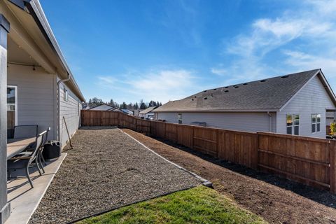 Tiny photo for 3265 Broken Top Way, Medford, OR 97504 (MLS # 220214265)