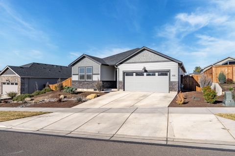 Photo of 3265 Broken Top Way, Medford, OR 97504 (MLS # 220214265)