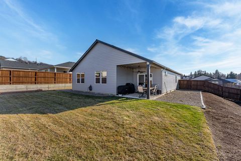 Tiny photo for 3265 Broken Top Way, Medford, OR 97504 (MLS # 220214265)
