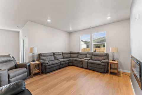 Tiny photo for 3265 Broken Top Way, Medford, OR 97504 (MLS # 220214265)