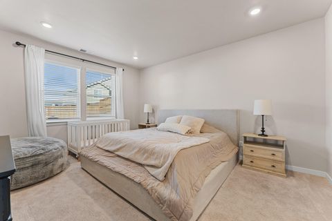 Tiny photo for 3265 Broken Top Way, Medford, OR 97504 (MLS # 220214265)