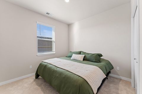 Tiny photo for 3265 Broken Top Way, Medford, OR 97504 (MLS # 220214265)