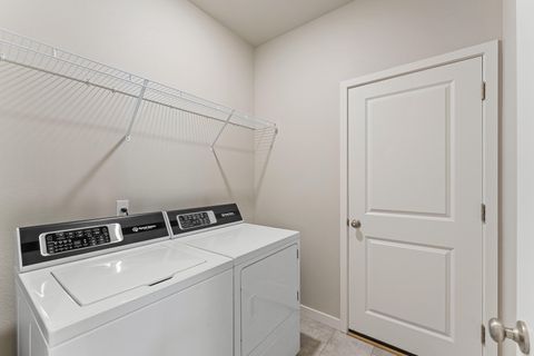 Tiny photo for 3265 Broken Top Way, Medford, OR 97504 (MLS # 220214265)