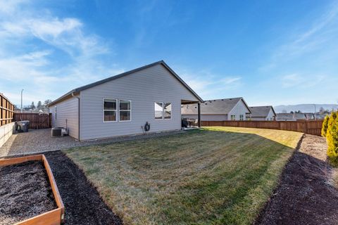 Tiny photo for 3265 Broken Top Way, Medford, OR 97504 (MLS # 220214265)