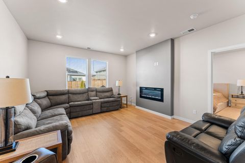 Tiny photo for 3265 Broken Top Way, Medford, OR 97504 (MLS # 220214265)