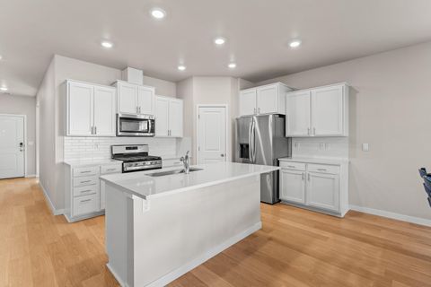 Tiny photo for 3265 Broken Top Way, Medford, OR 97504 (MLS # 220214265)