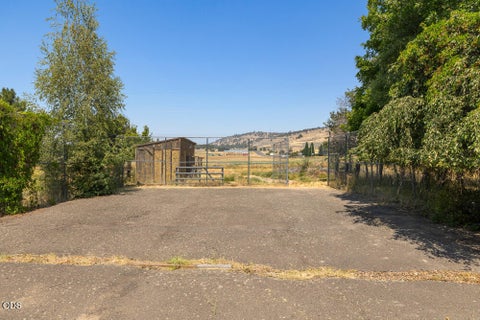Tiny photo for 5210 Mason Lane, Klamath Falls, OR 97601 (MLS # 220226707)