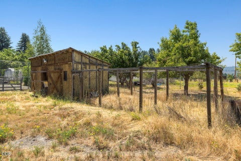 Tiny photo for 5210 Mason Lane, Klamath Falls, OR 97601 (MLS # 220226707)