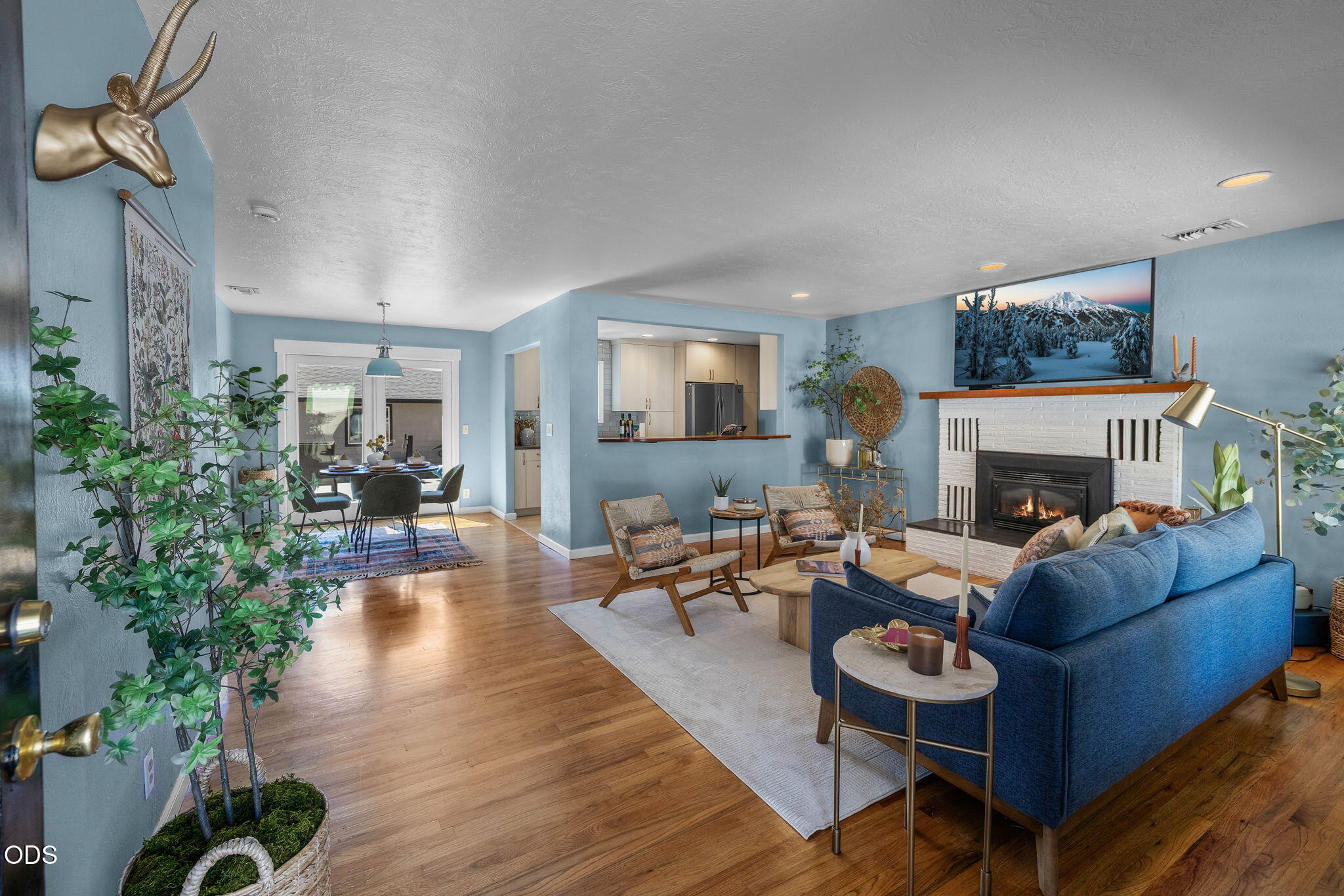 647 NE Lafayette Avenue A, B