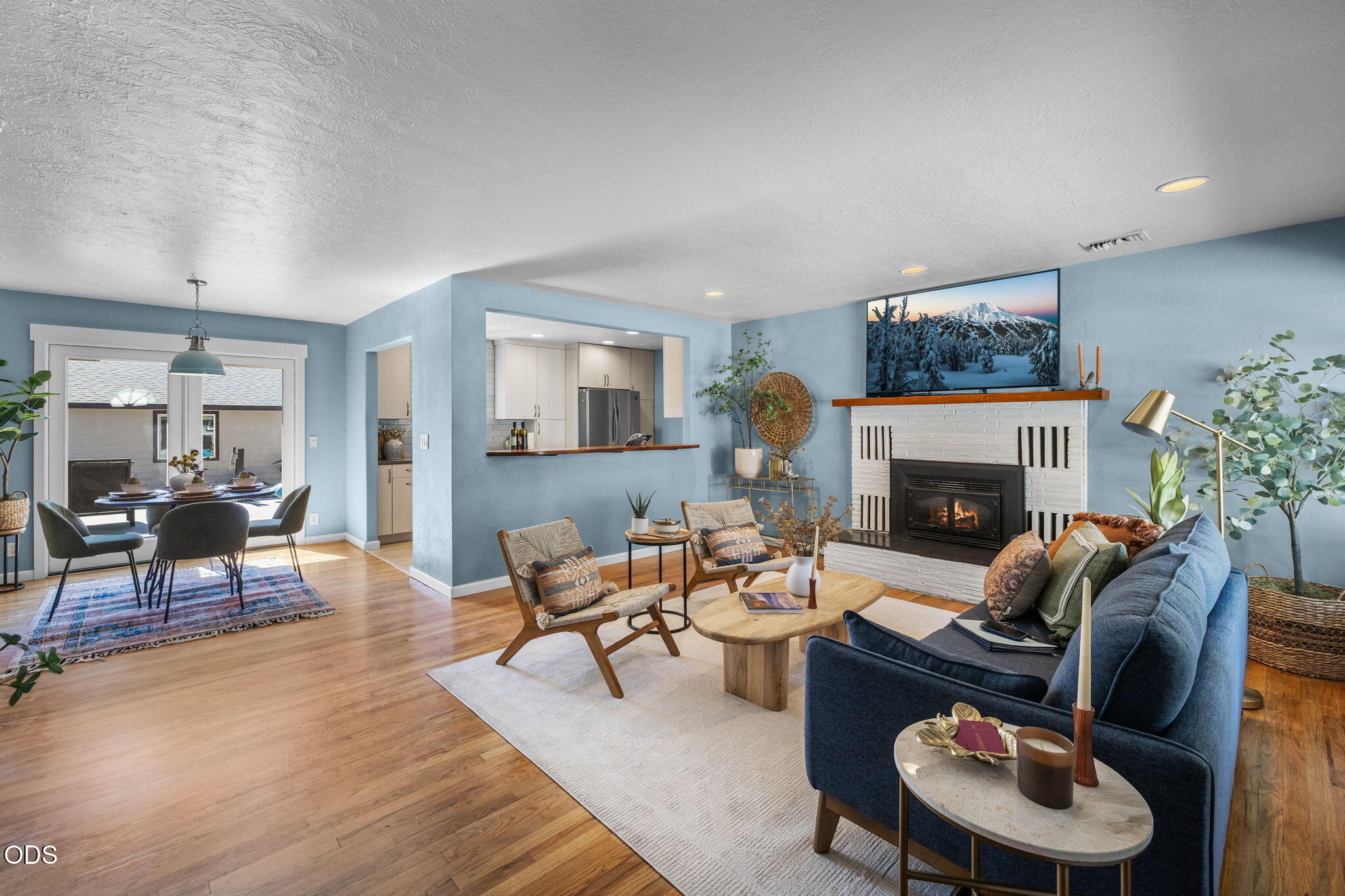 647 NE Lafayette Avenue A, B