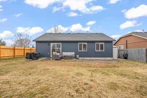 Tiny photo for 3103 SW Peridot Avenue, Redmond, OR 97756 (MLS # 220215650)