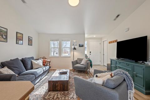 Tiny photo for 3103 SW Peridot Avenue, Redmond, OR 97756 (MLS # 220215650)