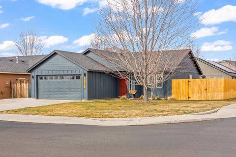 Tiny photo for 3103 SW Peridot Avenue, Redmond, OR 97756 (MLS # 220215650)