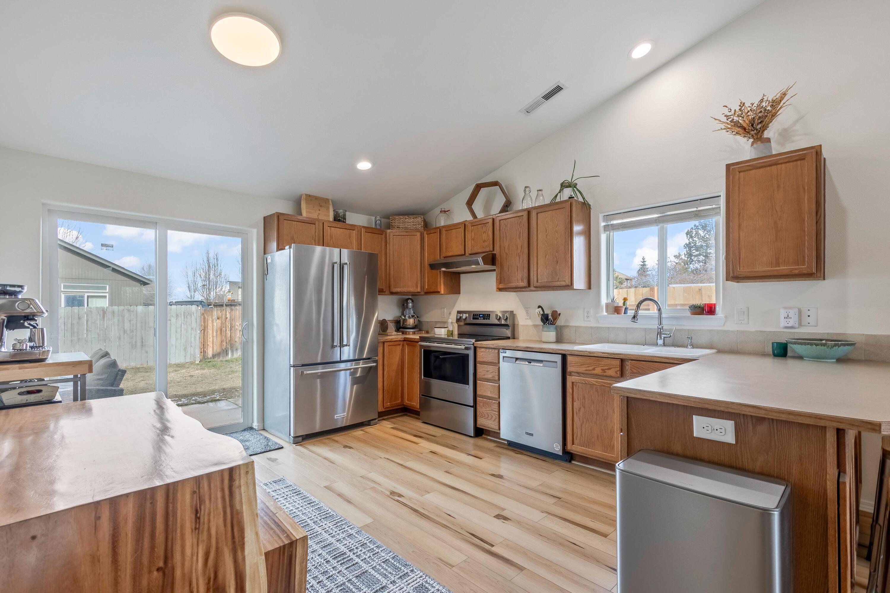 3103 SW Peridot Avenue