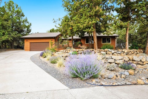 Photo of 2175 NE Kim Lane, Bend, OR 97701 (MLS # 220225810)