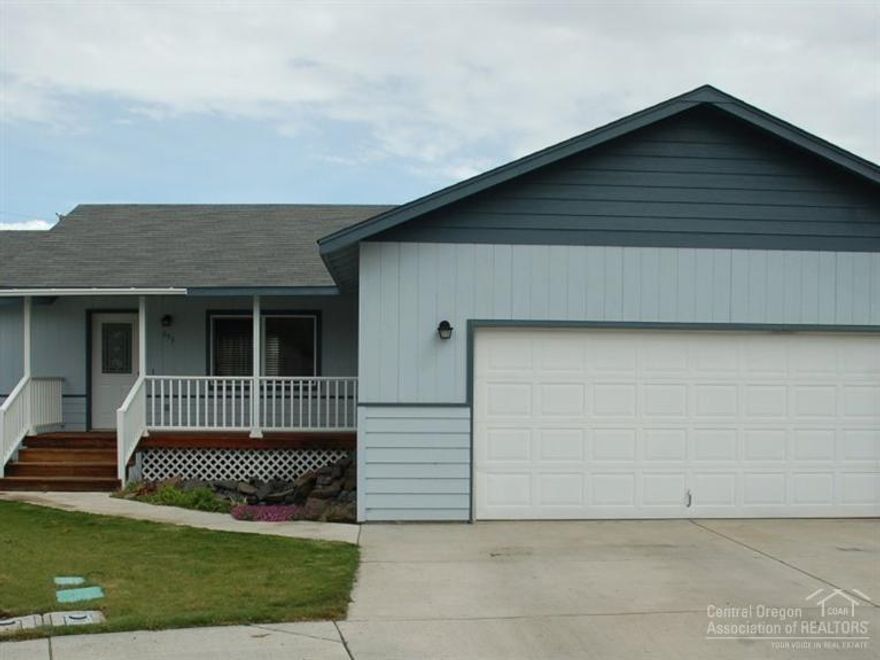 Great open concept layout with split floor plan. Very well maintained home with hickory cabinets, newer paint and laminated floors in main living area. Nicely landscaped with new sod in the back, sprinkler system and fenced yard in a cul-de-sac.