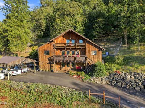 Photo of 466 Laurel Drive, Roseburg, OR 97471 (MLS # 220227199)