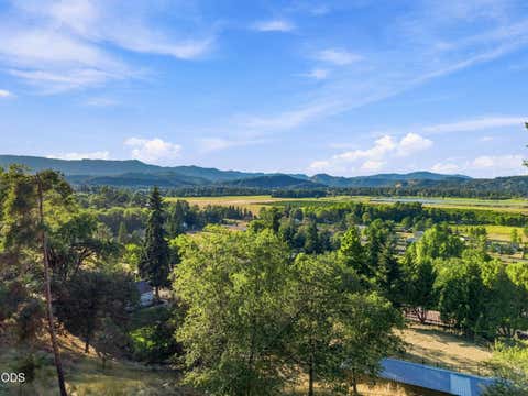 Tiny photo for 466 Laurel Drive, Roseburg, OR 97471 (MLS # 220227199)