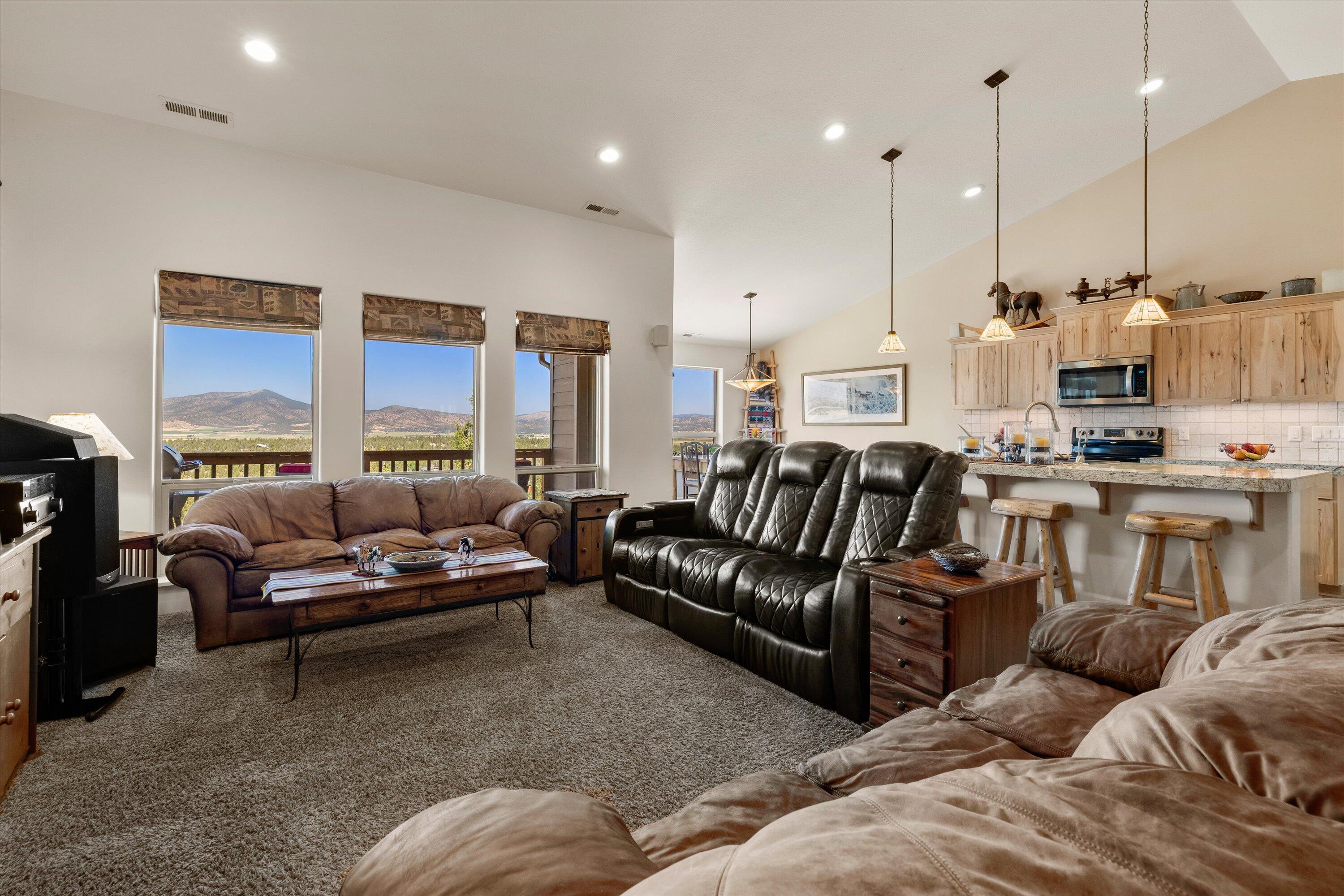 1414 NW Pinecrest Lane