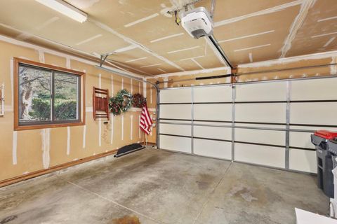 Tiny photo for 2489 Senate Way, Medford, OR 97504 (MLS # 220213944)