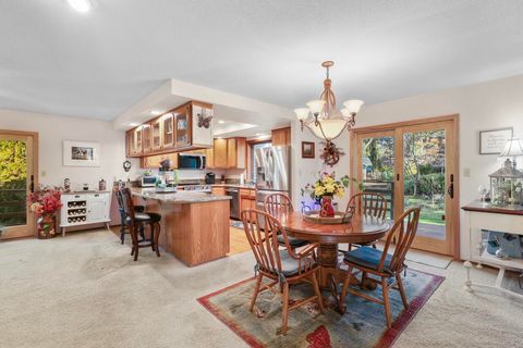 Tiny photo for 2489 Senate Way, Medford, OR 97504 (MLS # 220213944)