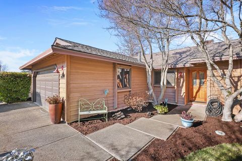 Photo of 2489 Senate Way, Medford, OR 97504 (MLS # 220213944)