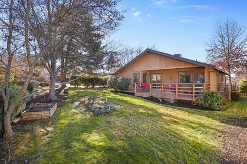 Tiny photo for 2489 Senate Way, Medford, OR 97504 (MLS # 220213944)