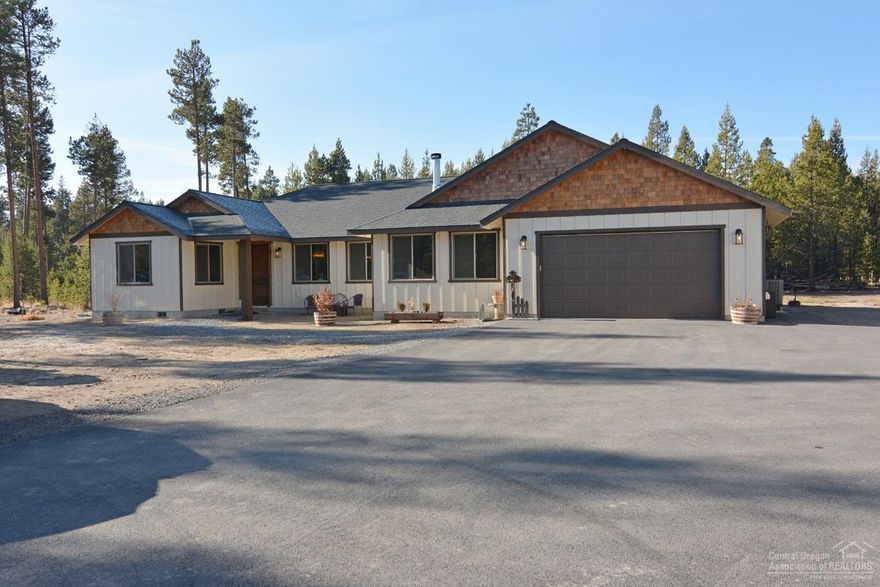 Plenty of room to roam. 4 bedroom, 2.5 bath home on 1.34 acres with 40x60 shop. Open living area w/vaulted ceilings, 8 ft doors, beautiful rustic gas fireplace, large eating bar, stainless KitchenAid appliances, toe kick vacuum, touchless faucet, granite counters, DCS gas cooktop, custom tile backsplash & Insta hot. Master bedroom w/walk-in closet, master bath with tiled walk-in rain shower and soaking tub. Master is separate from other bedrooms. Shop has full bath, washer/dryer hook-ups and 10 ft of upstairs storage. Come see all this home has to offer.