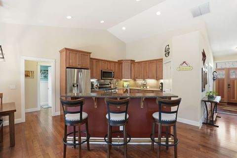 Tiny photo for 2440 Linnet Lane, Redmond, OR 97756 (MLS # 220217670)