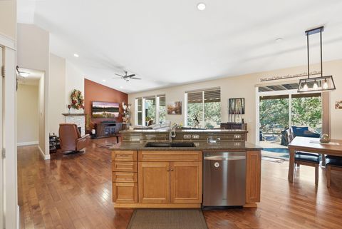 Tiny photo for 2440 Linnet Lane, Redmond, OR 97756 (MLS # 220217670)