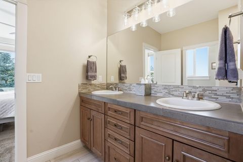 Tiny photo for 2440 Linnet Lane, Redmond, OR 97756 (MLS # 220217670)