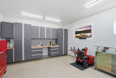 Tiny photo for 2440 Linnet Lane, Redmond, OR 97756 (MLS # 220217670)