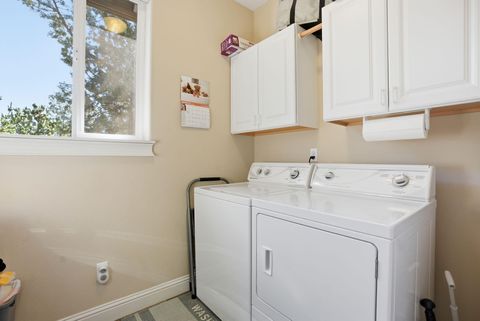 Tiny photo for 2440 Linnet Lane, Redmond, OR 97756 (MLS # 220217670)