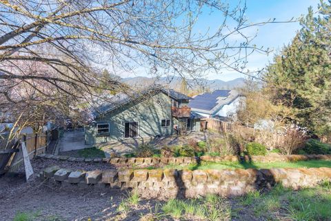 Tiny photo for 1987 Kelly Way, Grants Pass, OR 97527 (MLS # 220217438)