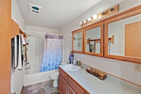 Tiny photo for 1987 Kelly Way, Grants Pass, OR 97527 (MLS # 220217438)