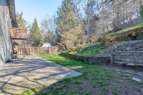 Tiny photo for 1987 Kelly Way, Grants Pass, OR 97527 (MLS # 220217438)