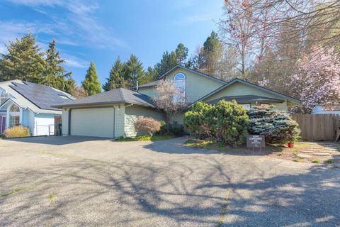 Photo of 1987 Kelly Way, Grants Pass, OR 97527 (MLS # 220217438)