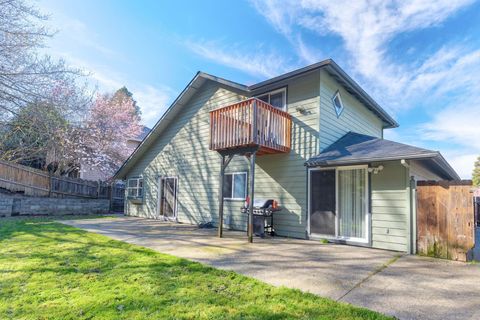 Tiny photo for 1987 Kelly Way, Grants Pass, OR 97527 (MLS # 220217438)