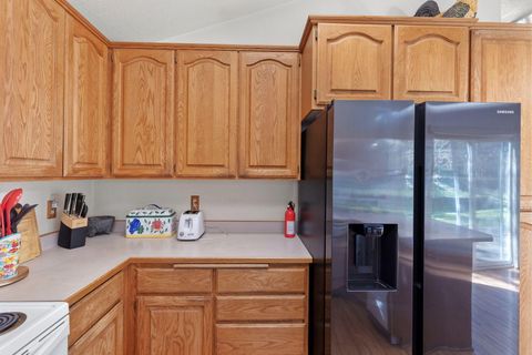 Tiny photo for 1987 Kelly Way, Grants Pass, OR 97527 (MLS # 220217438)