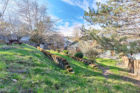 Tiny photo for 1987 Kelly Way, Grants Pass, OR 97527 (MLS # 220217438)