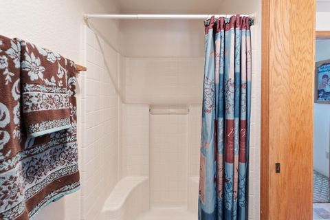 Tiny photo for 1987 Kelly Way, Grants Pass, OR 97527 (MLS # 220217438)