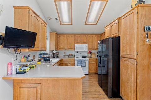 Tiny photo for 1987 Kelly Way, Grants Pass, OR 97527 (MLS # 220217438)