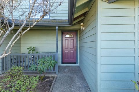 Tiny photo for 1987 Kelly Way, Grants Pass, OR 97527 (MLS # 220217438)