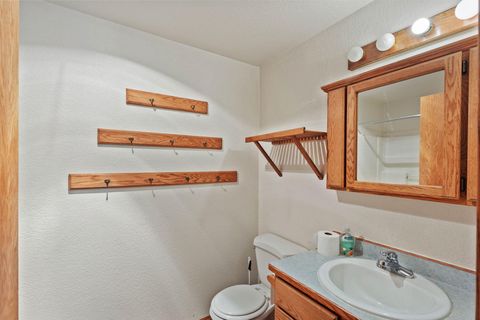 Tiny photo for 1987 Kelly Way, Grants Pass, OR 97527 (MLS # 220217438)