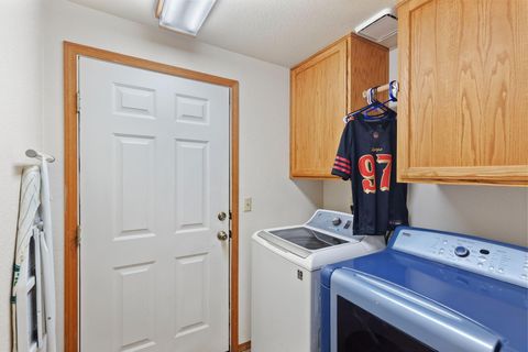 Tiny photo for 1987 Kelly Way, Grants Pass, OR 97527 (MLS # 220217438)