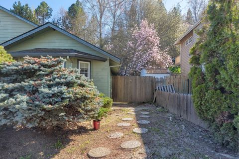 Tiny photo for 1987 Kelly Way, Grants Pass, OR 97527 (MLS # 220217438)