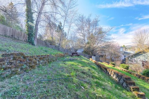 Tiny photo for 1987 Kelly Way, Grants Pass, OR 97527 (MLS # 220217438)