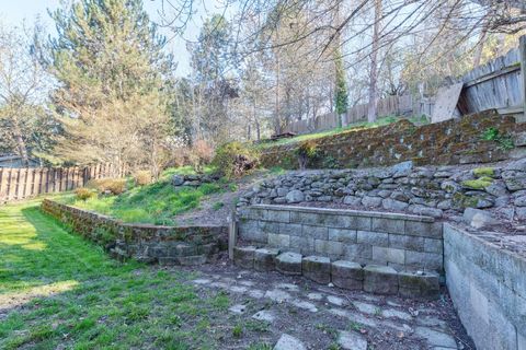 Tiny photo for 1987 Kelly Way, Grants Pass, OR 97527 (MLS # 220217438)