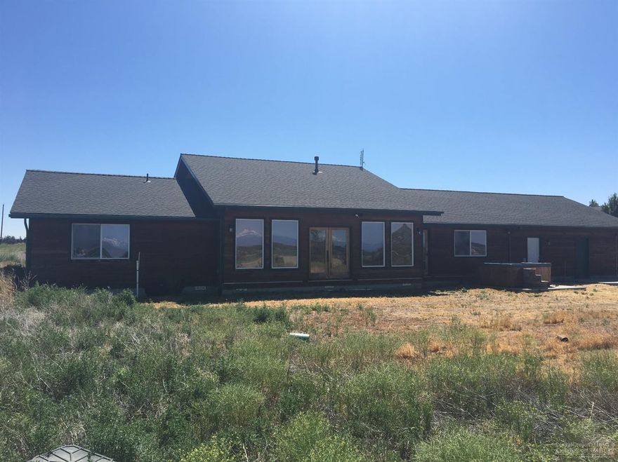 Gorgeous Cascade Mountain views from this wonderful 5.48 acre property. Single level 2000 sq ft ranch home, 3 bedroom, 2 bath. Solid wood doors & trim, exposed beams, beautiful hardwood built-in closet shelving, stainless steel appliances, large dedicated utility room, wet bar & sky lights. Forced air & heat pump AC. Attn Buyers: This property and the sale thereof is subject to the completion of the Right of Redemption period scheduled to end 08/08/17 and the vesting of title in sellers name.