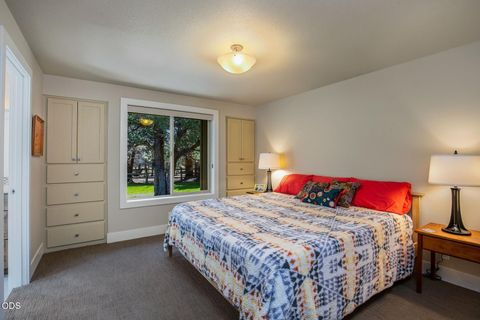 Tiny photo for 16845 Varco Road, Bend, OR 97703 (MLS # 220222787)